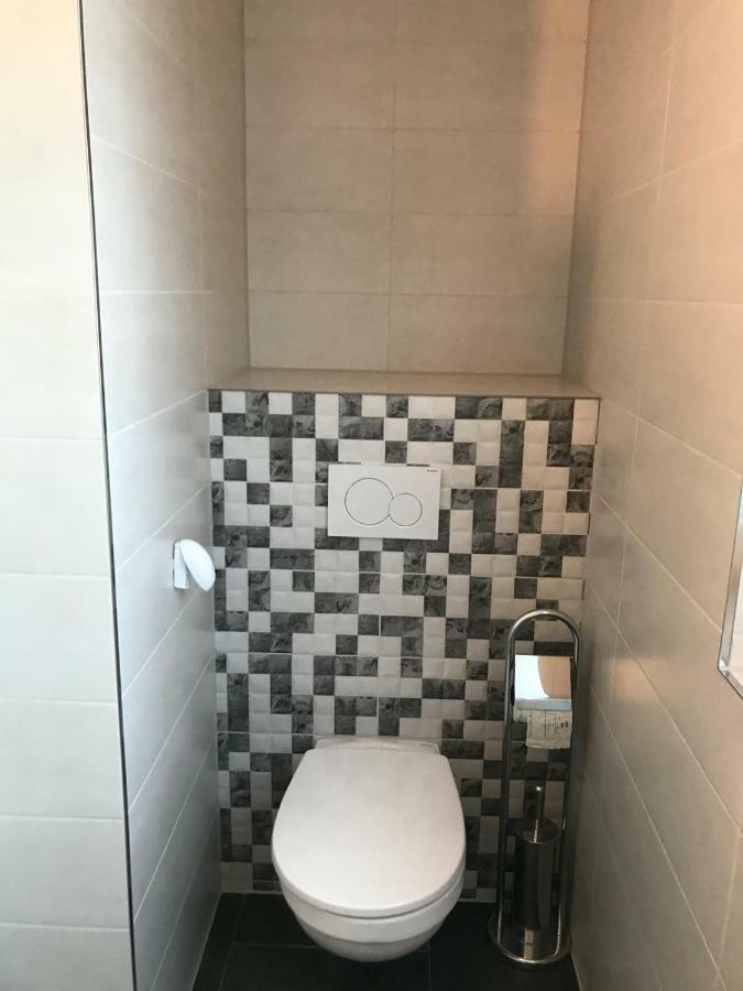 Pension Qmt Reutlingen Esterno foto